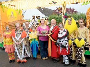 Carnival crowds defy the weather warning