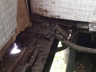 Report criticises rail company after child nearly fell through train floor