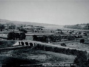 PICTURES FROM THE PAST 1900s: On the Victorian line