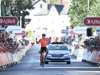 Crowds and sunshine come out for Tour of Britain in Devon