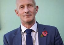 Head resigns from community school