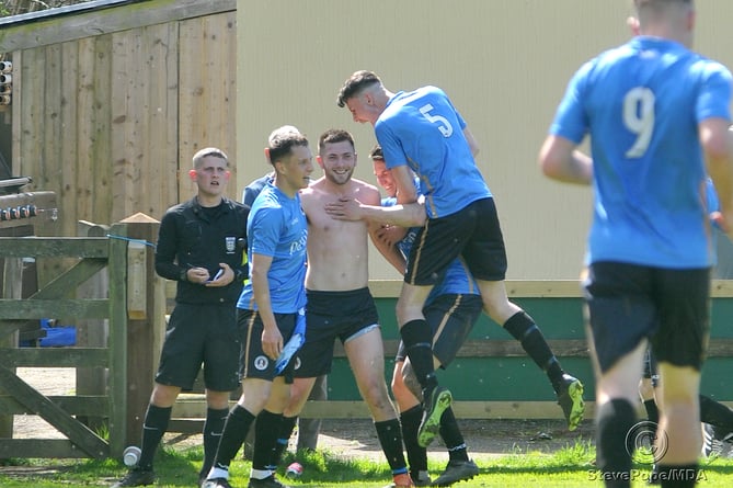 MDA150422A_SP001 Photo: Steve Pope.
Football. Bovey Tracey versus Newton Abbot Spurs. Celebrations for Spurs' 96th minute win-securing goal.