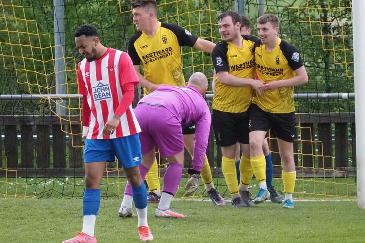 Buckland Athletic 6-0 Bitton