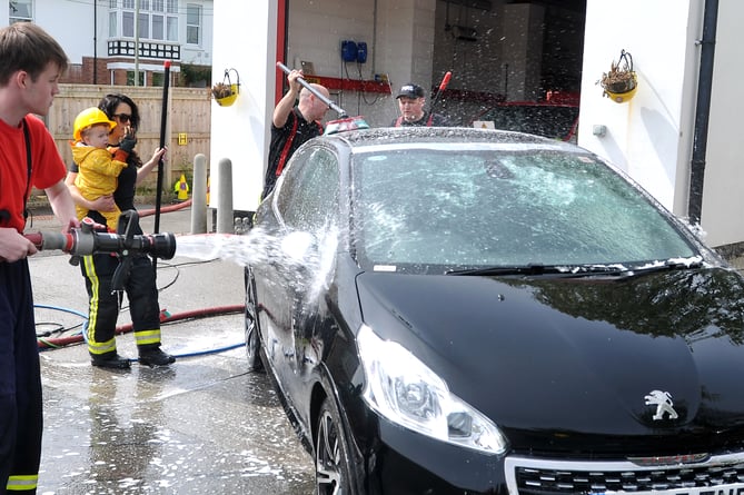 Photo: Steve Pope MDA300422F_SP006
Bovey Tracey Fire Station charity car wash event.