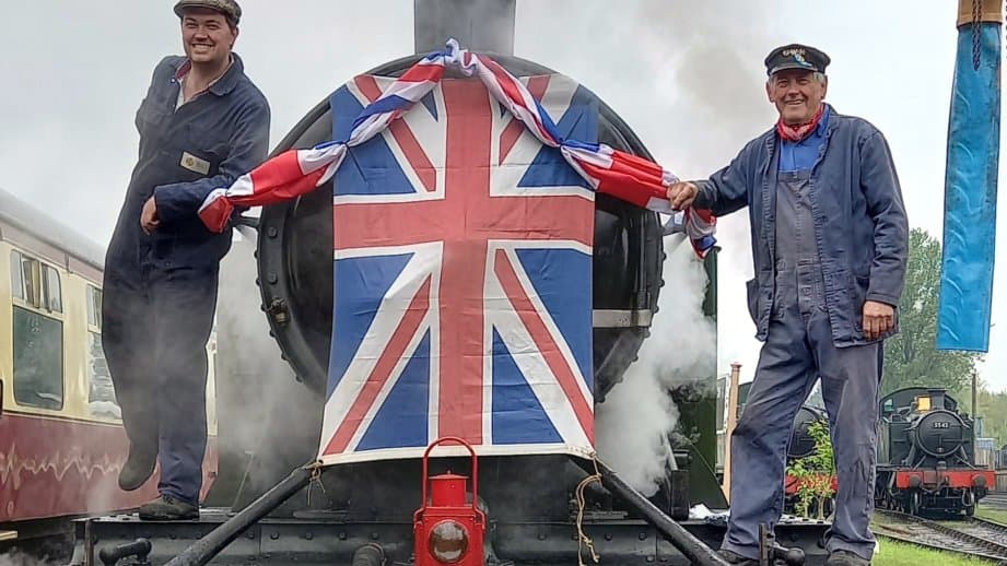 Steam day out fit for a Queen middevonadvertiser.co.uk