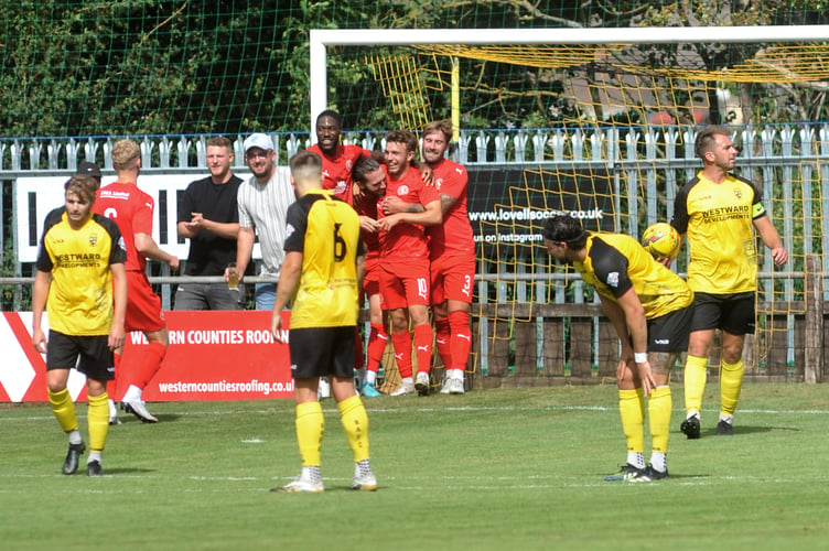 Photo: Steve Pope MDA200822A_SP011
Football FA Cup preliminary round. Buckland Athletic versus Frome Town