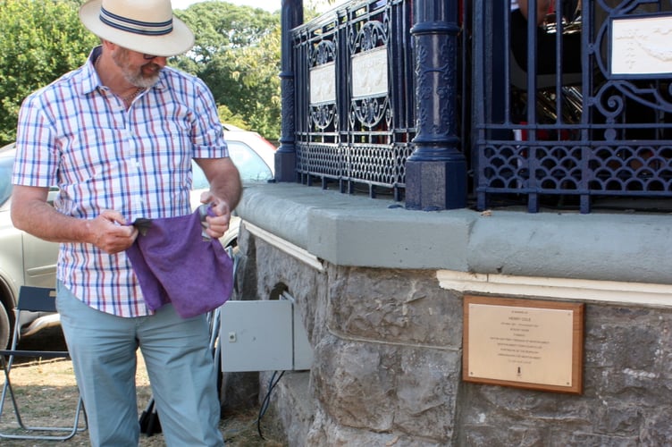 Ian Cole unveiling the plaque remembering his late father