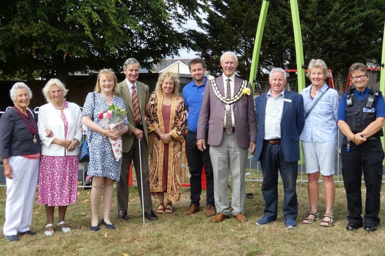 At the opening of Kingsteignton’s new park area are, from left, Deputy Mayor Beryl Austen, Mayoress June Peart, Lady
Clifford, Lord Clifford, Councillor Julie Scagell, Mr Ben Jones, Mayor Councillor Ron Peart, Mr David Robertson, Mrs Jill
Robertson, PCSO Vanessa Pike.