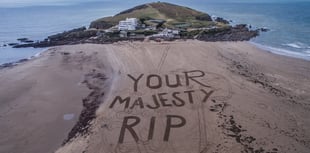 Bigbury pays tribute to Her Majesty with message in the sand 
