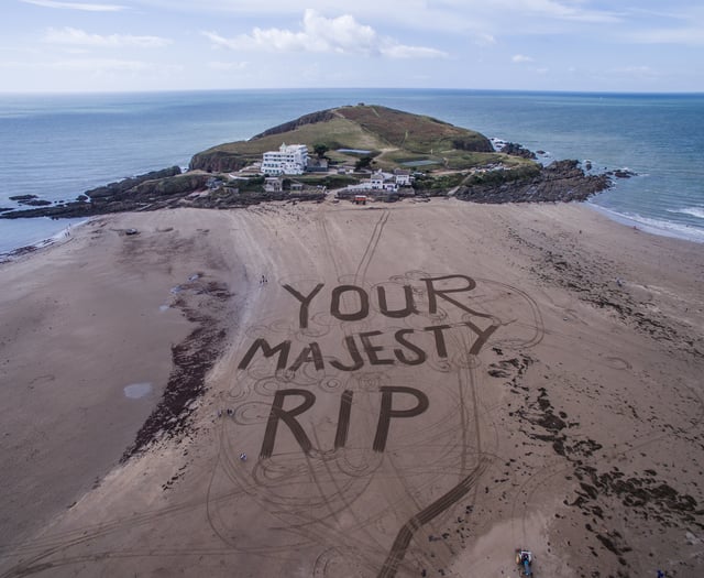 Bigbury pays tribute to Her Majesty with message in the sand 