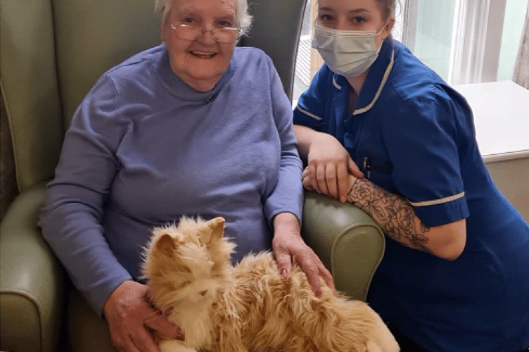 Moors Park House has a robotic cat which is shared among the
residents, who have named him Joey. Rose and carer Natasha with Joey