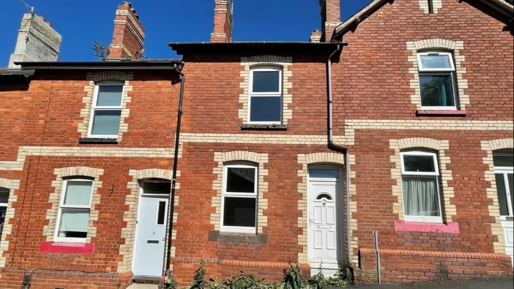 Teignbridge ‘fixeruppers’ for sale for £200k or less middevonadvertiser.co.uk