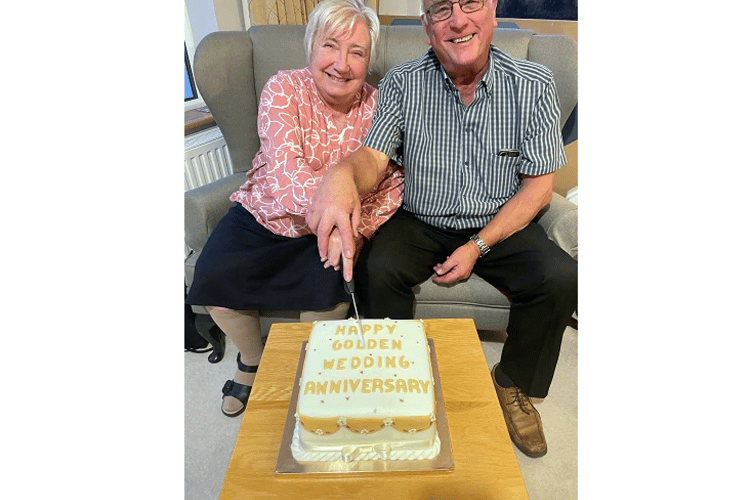 Pat and Richard Hayward of Dawlish cut their celebration cake.