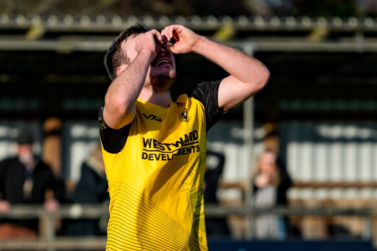 Buckland Athletic v Wellington