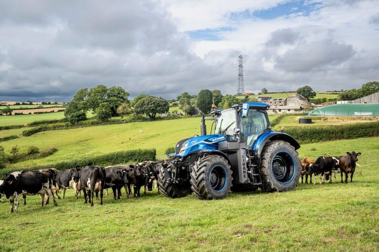 New-Holland T7 Methane Power LNG Tractor at Trenance farm