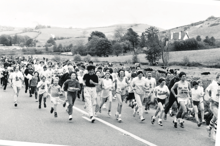 Start of the Ashburton Sport Aid run