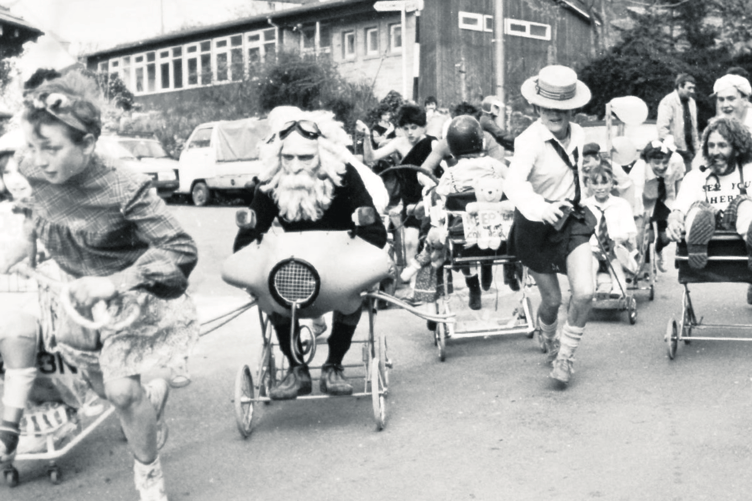 A Le Mans-style start for the competitors