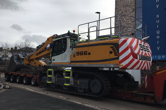 Traffic comes to stand till as low loader causes delays in Newton Abbot