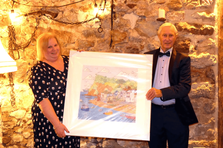 Retiring town clerk Carol Lakin receiving her
picture from Mayor Cllr Ron Peart