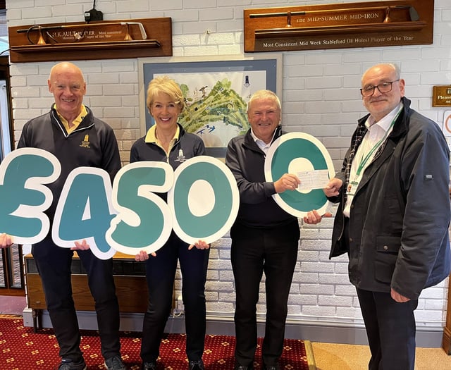 Golfers raise £4,500 for cancer charity