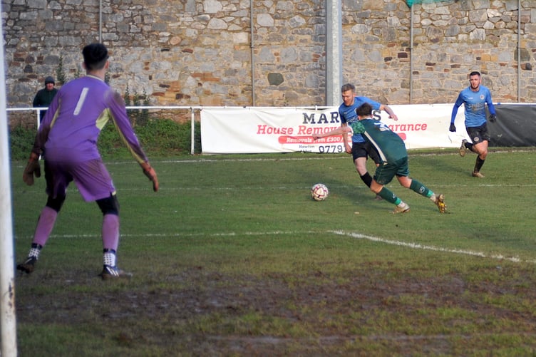 Photo: Steve Pope MDA210123E_SP001
Football. South West Peninsula League Premier Division East Newton Abbot Spurs versus Elmore AFC. Spurs pulled off a 3-1 win over their Tiverton visitors.