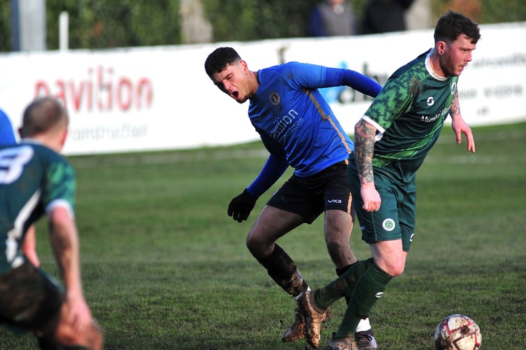Photo: Steve Pope MDA210123E_SP012
Football. South West Peninsula League Premier Division East Newton Abbot Spurs versus Elmore AFC. Spurs pulled off a 3-1 win over their Tiverton visitors.