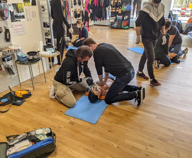 Free CPR and defibrillator training at community centre 