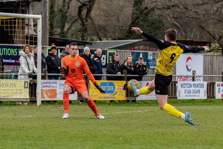 Buckland Athletic 1-4 Mousehole