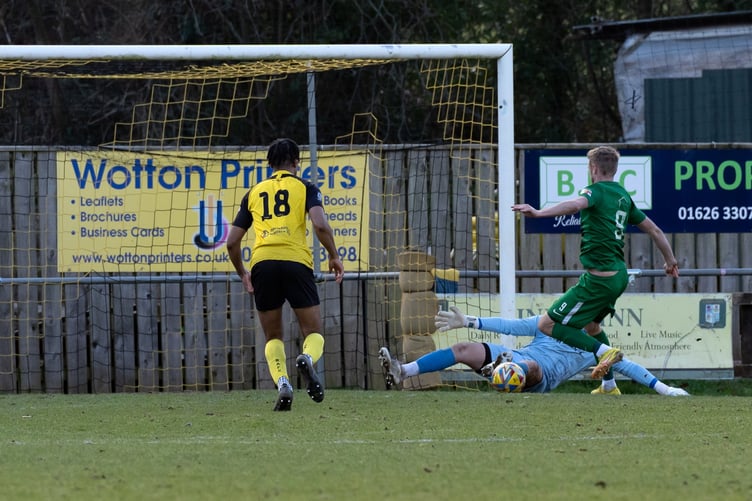 Buckland Athletic 1-4 Mousehole