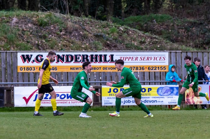 Buckland Athletic 1-4 Mousehole
