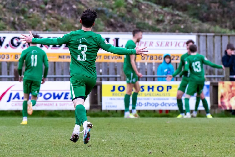 Buckland Athletic 1-4 Mousehole
