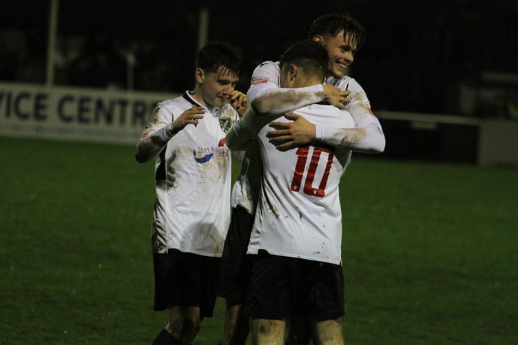 Willand Rovers 6-0 Teignmouth AFC