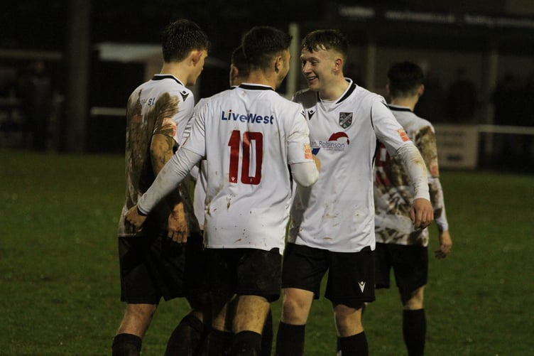 Willand Rovers 6-0 Teignmouth AFC
