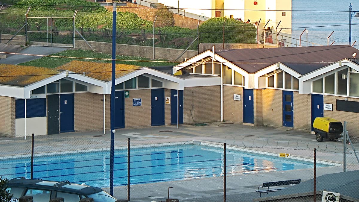 Community group fights council's pool sale plans