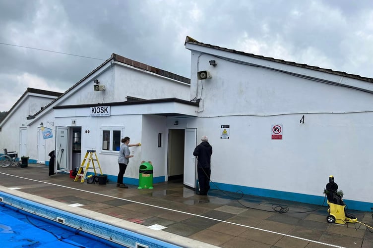 Kingsteignton Swimming Pool Clean Up