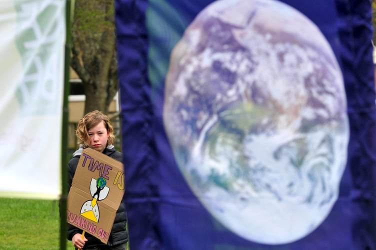 MDA22042A_SP009 Photo: Steve Pope
Cimate change march in Bovey Tracey to mark Earth Day on Saturday. The annual event on April 22 is to demonstrate support for environmental protection