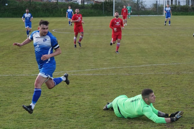                     Teignmouth 0-2 Brixham                           