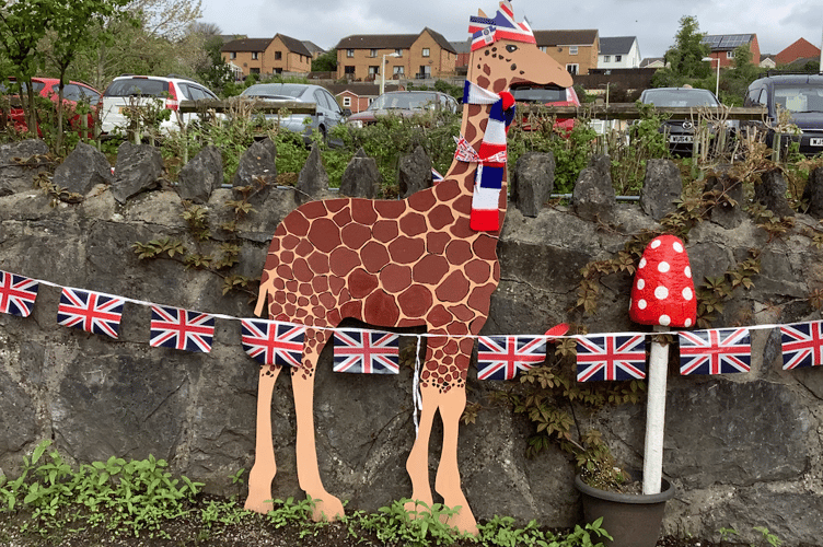 Gerald the Giraffe is Coronation ready