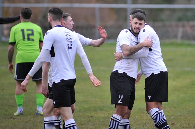 Photo: Steve Pope MDA040223A_SP003
South West Peninsular League Premier East football. Ten goals in total as Teignmouth AFC entertain Dartmouth. A full-time score of 7-3.