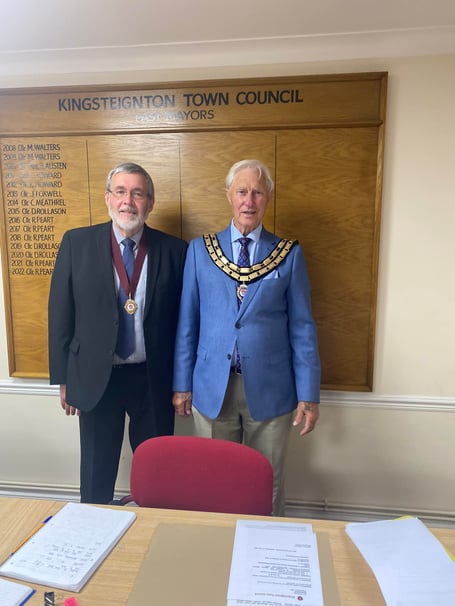Cllr Ron Peart elected Mayor for 2023.jpg