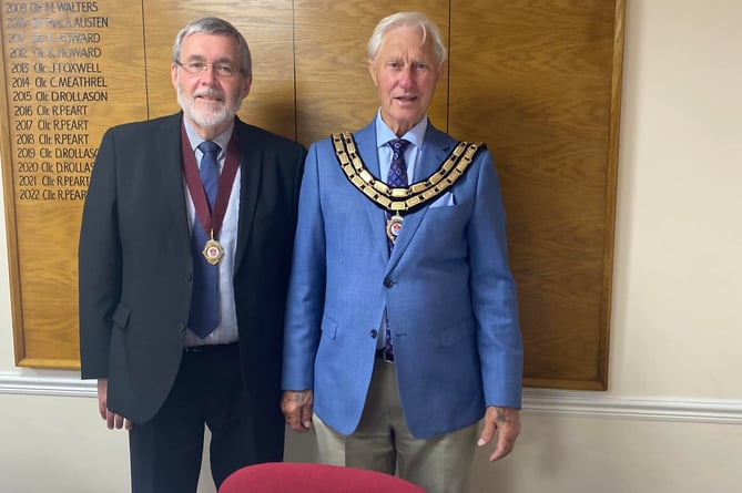 Cllr Ron Peart elected Mayor for 2023.jpg