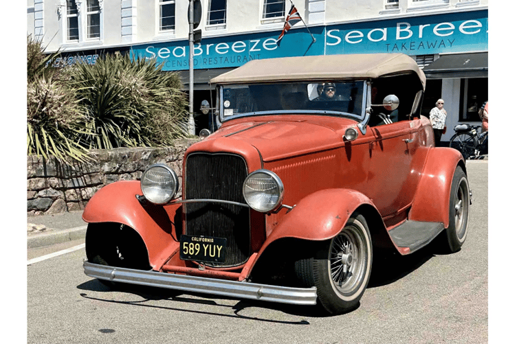 Classic cars drive through Dawlish