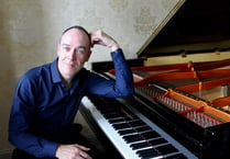 Return visit to Dartmouth  for classical pianist
