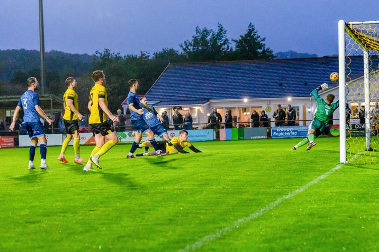 Buckland 2-4 Torpoint