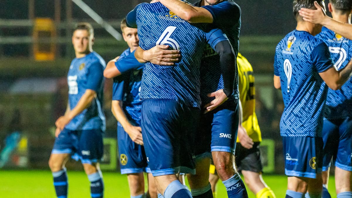REPORT: Bucks blown away by Windmills as Richards roars to four ...