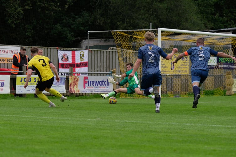 Buckland 5-1 Torpoint