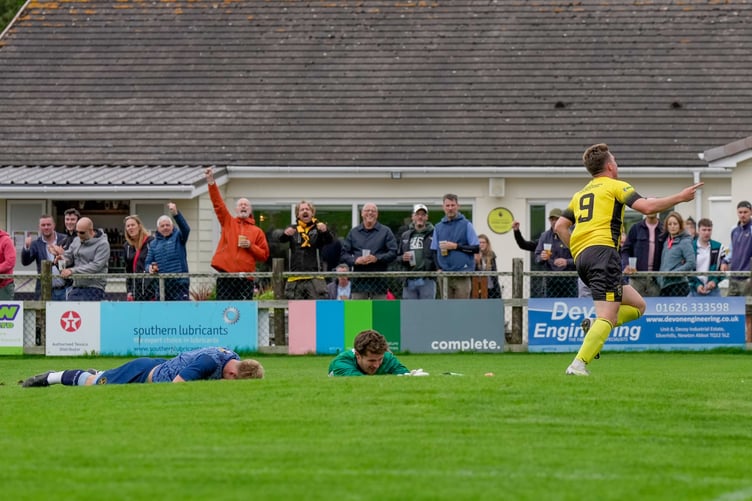 Buckland 5-1 Torpoint