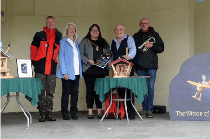 Diana and David with, from left, Neil Salter of the Chamber of Trade, mayor Cllr Rosie Dawson and cornet player Bert Parton at the official unveiling ceremony
