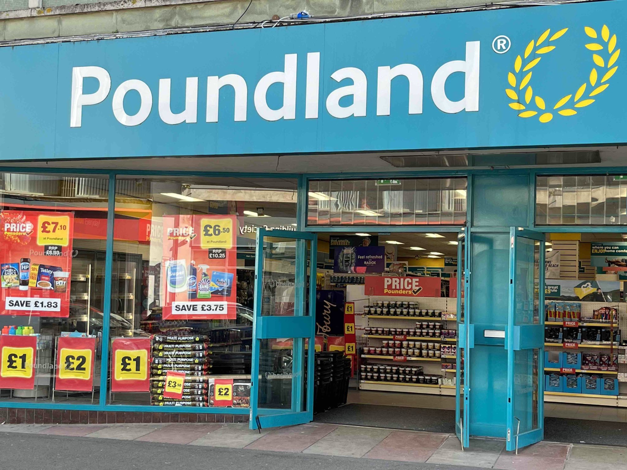 15 jobs as Poundland opens new store in Teignmouth