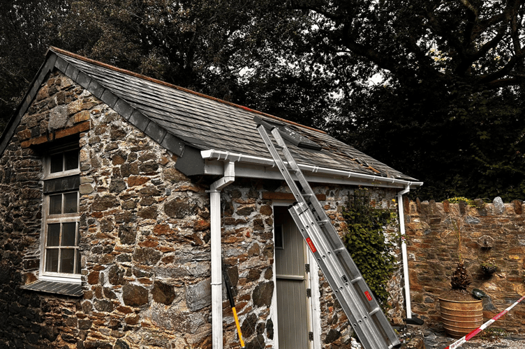 Building fire in Yealmpton